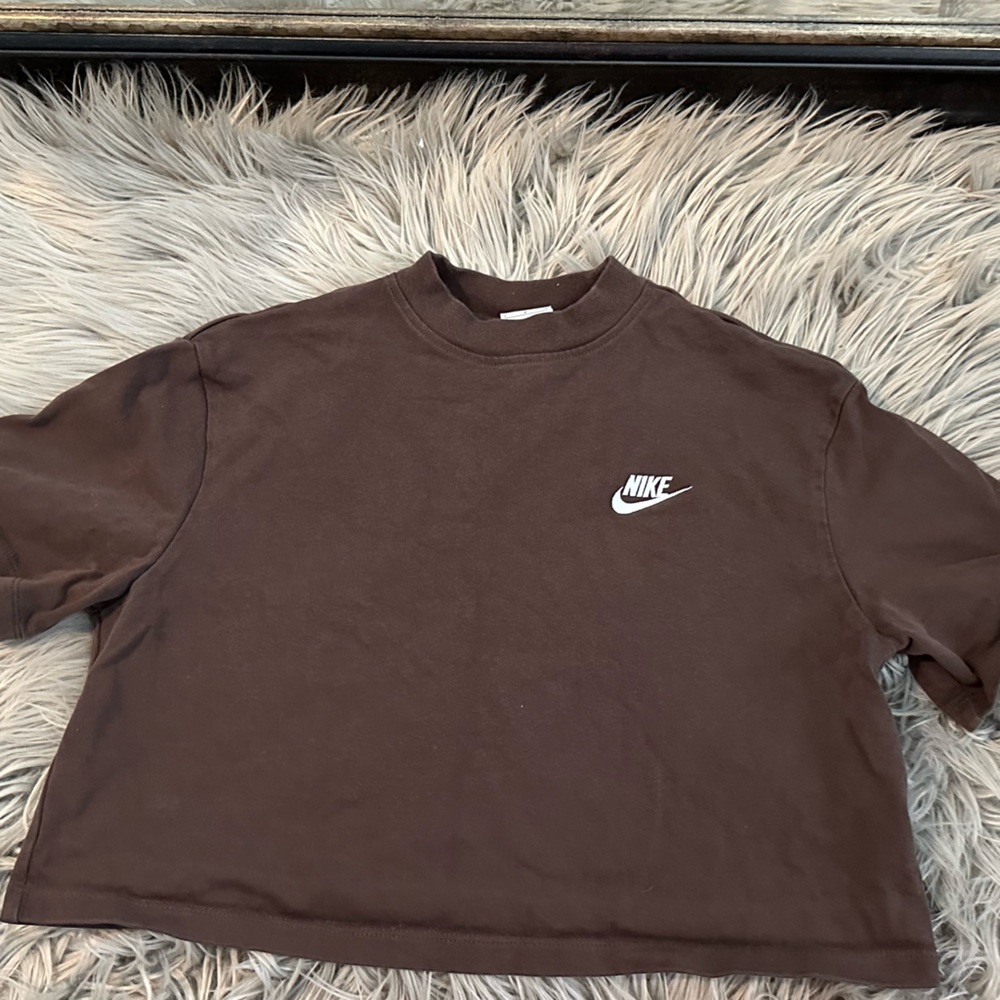 Women’s Nike crop top tee
